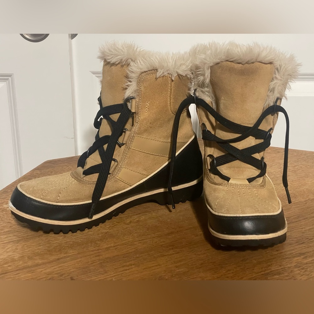 Sorel Tan and Black Winter Boots with Faux Fur Size 7
